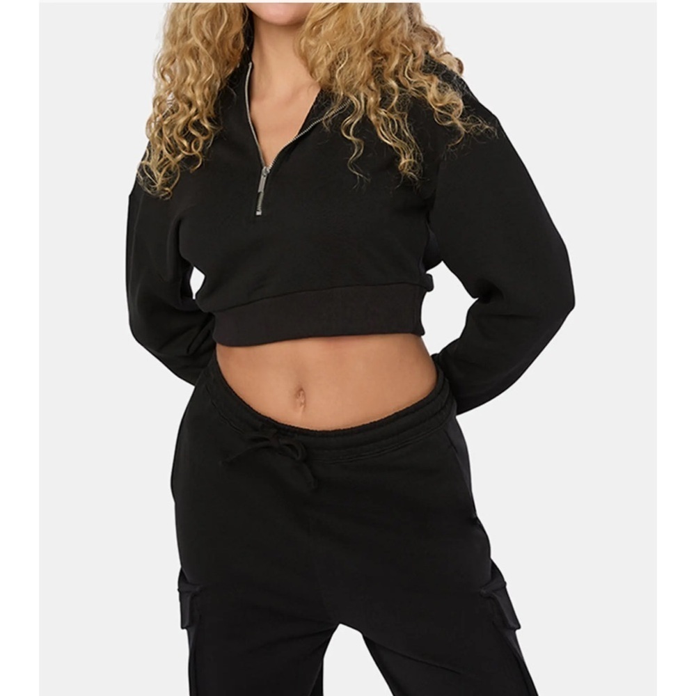 NWOT We Wore What Black Cropped Zip-Up Sweatshirt Size L - Picture 1 of 4